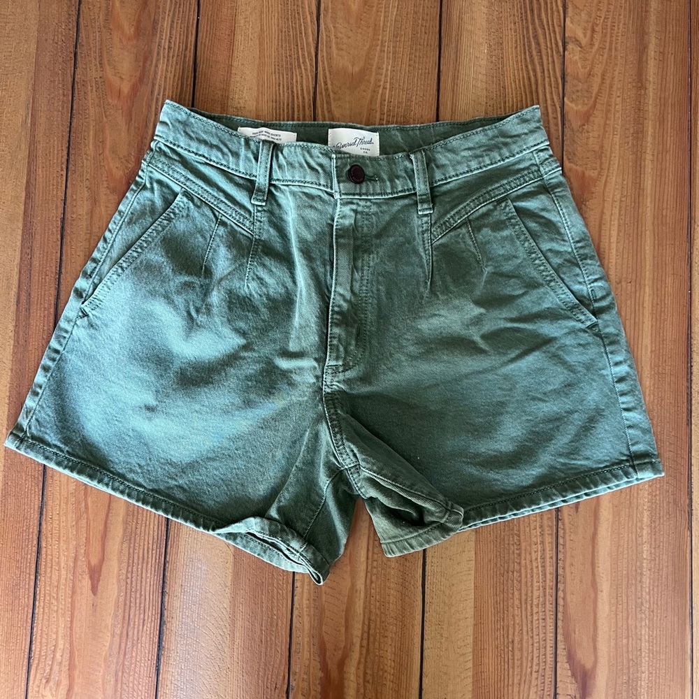 Universal Thread Green High Waist Relaxed Fit Shorts